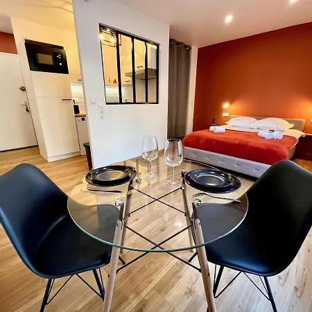 Appartement Avec Grande Terrasse Et Parking Privatifs Caen